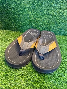 Cobian DRT Men’s Moto inspired black and tan Flip Flops new size 9